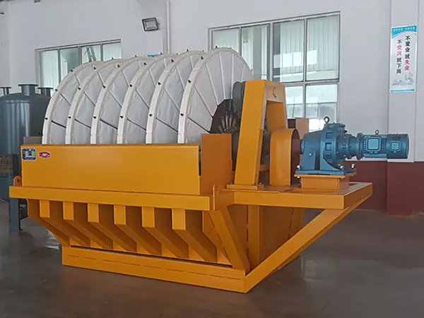 Rotary vakuuminio disko filtras