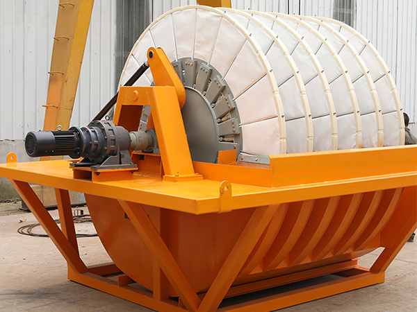 Rotary vakuuminio disko filtras